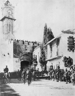 General Allenby enters Jerusalem on foot, 11 December 1917 | Public Domain from Wikipedia