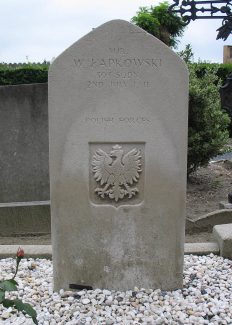 Grave of Pilot Officer Waclaw Lapkowski. | Copyright.  The War Graves Photographic Project.