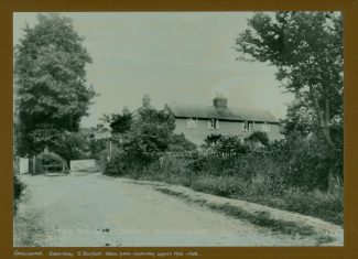'Ravenswood' taken from Essex Way, formerly East Street, then The Endway and subsequently Essex Way. c.1906/08 'Ravenswood' taken from Essex Way, formerly East Street, then The Endway and subsequently Essex Way. c.1906/08