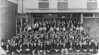 Group photo - help needed to date this please. Group photo - help needed to date this please.