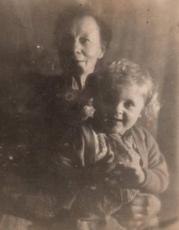Nana (Mabel Cook) and Bobbie Barnes at 'Dormador' Vicarage Hill 1944 Nana (Mabel Cook) and Bobbie Barnes at 'Dormador' Vicarage Hill 1944 | Bobbie Barnes Jones