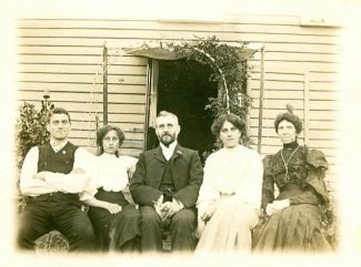 The Edwardian family who lived at 'Ravenswood' c. August 1907 | Bobby Phillips