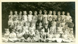 Back Row: left to right 1) Eileen Emery  2) ?  3) Richard Marchant 4) ?  5) Lesley Todd 6) Susan Elsdon 7) Ian Mills  8) ?  9)Vivien McIntosh 10) Robin Green 11) Christopher Green 12) Ann Chafer 13) ? Second Row down: left to right 14) Jennifer Francis 15) Lynn Bacon 16) Rita Hayzer 17) ? 18) Gillian ? 19) David Gibson  20) Nicholas Whitehead (or John Brown) 21) Stephen Clark 22) Ann Harvey  23) Brenda Russell  24) Ann Alden  25) ? Third Row down: left to right 26) ? 27) ? 28) Carol Scannell 29) ? 30) Colin Gooding 31) Terry Sheern 32) ? 33) Sheila Uren 34) ? Front Row: left to right 35) ? 36) ? 37) Susan Aubrey 38) ? 39) ? 40) ? 41) Edward Self 42) Carol Mowday 43) Wendy Panter 44) ? 45) ? Other names of children thought to be in the class are: Malcolm Pendlebury, Penny Pickering, Paul White.  Kenneth or Kenny? Vanessa? Trevor Jefferies (nickname Jaffa). | Thundersley Primary School